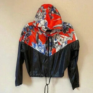 NIKE Women’s Hooded Wind Breaker Jacket